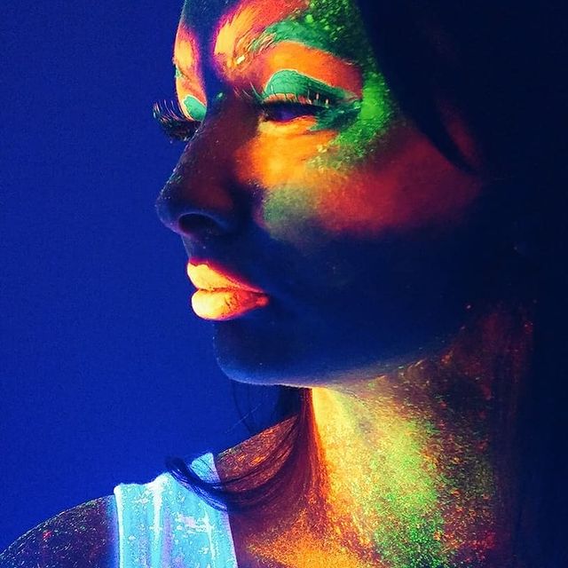 Glow in the dark - Neon Make up by Gloss studio